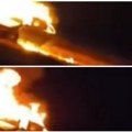 (Видео) Ауто у пламену Језива саобраћајка код Шимановаца: Возач изгубио контролу, па слетео с пута Снимак с места несреће је…