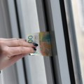 Ne dirajte ovo dugme kad zahladni! 5 trikova koji greju stan, kroz prozor vam "curi" novac