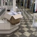 (Video) U Kragujevcu poplavljen popularni tržni centar. Fekalna voda kulja na sve strane.