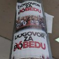 „Grbović u ustaškoj uniformi, Jovanović sa albanskom kapom, Dogovor za bedu“: Širom Beograda plakati protiv opozicije…