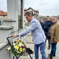 DAN PRIMIRJA U Vlasotincu položeni venci i cveće kraj spomenika palim borcima za slobodu i ujedinjenje 1809-1918.