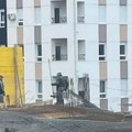 Urušio se sprat u Nišu: Haos u naselju Čalije, građevinski materijal rasut po ulici