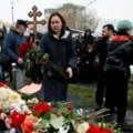 Stotine ljudi na sahrani Navalnog u Moskvi uprkos snažnom prisustvu policije