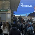 Od lade do peciva i uvijača za kosu: Moskovski tajms sačinio spisak „poklona“ za Ruse koji budu glasali za Putina