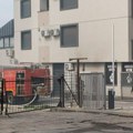 Ceo kraj u dimu, kolona vatrogasnih kamiona, ulica zatvorena: Telegraf na mestu požara na Zvezdari