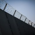 Zatvorenik pokušao da zadavi čuvara: Pobuna u zatvoru za maloletnike u Milanu: Više od 70 zatvorenika preti nasiljem…