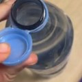 Kako se koriste novi čepovi Flaše smo sve vreme otvarali pogrešno! (video)
