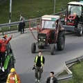 Novoseljanski paori: Na protest na Autokomandi dopratila nas policija, ostajemo dok treba