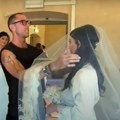 Kim Kardašijan se udala na setu: Slike u venčanici obišle svet, pršte poljupci, skoro je niko srećniju nije video