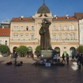 Obeležavanje osnivanja Antifašističkog fronta žena Vojvodine: Protest na Trgu slobode u Novom Sadu