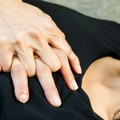 Ruskinja pada nasred ulice, a dvoje dece s njom: Jezivo! Željko joj pomogao, ali je ovo saznao, ne da mu mira