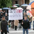 Vučević u "čuvenom univerzitetskom mestu" slavio asfalt pod šatrom, ignorisao studente - ali i nasilje