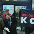 VIDEO Interventna odblokirala Kulturni centar Beograda: Obili vrata i zamenili bravu