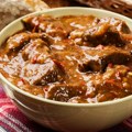 Gulaš od svinjskog mesa koje se topi u ustima: Recept koji su kuvari godinama krili od nas