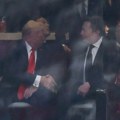 (Foto) rukovali se Tramp i Mask! Prvi susret nakon istorijskog skandala o kom je brujao ceo svet: Milijarder se osmehuje, a…