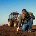 Farmer na imanju pronašao veoma čudan predmet "Pao je s neba oko 18:30“