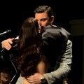 Nadežda i Toma se ljube na sceni na koncertu u Valjevu. Pevačica pozvala muža na binu i saopštila lepe vesti: Danas imaju…