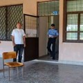 Polomljeno staklo na ambulanti u Starom Gracku kod Lipljana, policija izvršila uređaj