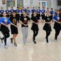 Deca povela majke u kolo: Ansambl kulturno-umetničkog društva "Dukat" sa Zvezdare, specifičan ne samo po dobroj igri, već i po…