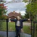"U selu se rađaju ljudi, a u gradu kućni ljubimci", čika Ršum kraj Zlatibora napravio oazu mira: "Na kamenu je urezano slovo…