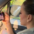 Iz automobila bodri košarkaše Srbije: Milica Pavlović u navijačkom transu: "Ide zlato - obavezno!"
