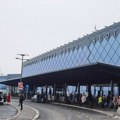 Legendu pretukli u Beogradu! Posle haosa na aerodromu policija ga kravvog izvela iz stanice