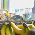 Banane mogu da ostanu žute i posle 16 dana: Potrebna vam je samo jedna stvar iz kuhinje (video)
