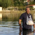 Meštani krive lokalnu vlast: Pojedina sela u Grčkoj i dalje pod vodom, smeće i trupla životinja plutaju ulicama (video)