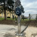 U centru Gornjeg Milanovca novi punjač za elektrovozila