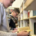 Deca u selu Katići oduševljena jedinstvenom bibliotekom ljubavi: Neki parovi se i razveli ali knjige su ostale