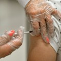 Astra Zeneka povlači vakcinu nakon priznanja o opasnim nuspojavama