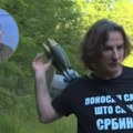 (ВИДЕО) Жељко Митровић испаљивао мине из самострела: „То је за психијатра, надлежни одмах да га ухапсе“