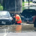 Haos u Torontu zbog poplava, najmanje 14 osoba spaseno: Blokirani putevi, 167.000 domaćinstava bez struje