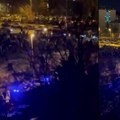 (Video): Parkirali se i otišli u crkvu, vatrogasci 5 minuta nisu mogli da izađu iz stanice i odu na mesto gde je izbio…