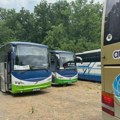 Autobusi sa pristalicama SNS konstantno pristižu kod Palate Srbija: Da li će svi na "književno veče"?