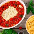 Feta pasta: Preukusno hit jelo koje je idealno za dane kada vam se ne kuva