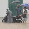 U Vijetnamu tri osobe poginule u naletu tajfuna Kadžiki