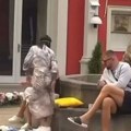 Drama u Šimanovcima! Učesnici Elite pukla silikonska zadnjica, ona panično ustala: "Moram na ušivanje"
