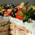 Viralna torta koja se pravi lako, a sastojci stižu na kućnu adresu