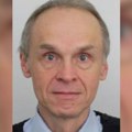 Мушкарац (55) виђен са оружјем у близини стручне школе: Полиција објавила његову слику, издато упозорење