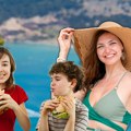 Mama dala deci sendviče na plaži, usledio haos: U raspravu se uključio predsednik i poručio samo jedno