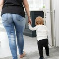 Užas! Dadilja (25) seksualno zlostavljala dečaka koji je još nosio pelene Snimila napad, pa snimak objavila na Snepčetu
