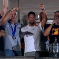 Spektakularni doček šampiona u Beogradu – ovacije za košarkaše i basketaše, Boriša i Novak u suzama