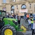 VIDEO: Poljoprivrednici krenuli traktorima na veliki protest u Beogradu