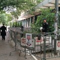 Nastavlja se teror ispred suda Blokaderi ekstremisti drugi dan ne dozvoljavaju ulaz u zgradu, guraju se s policijom, a evo ko…