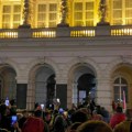 Novosadski studenti ispred Gradske kuće prate izbore u Kosjeriću i Zaječaru: Počelo okupljanje
