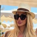 Sve puca na njoj! Aleksandra Nikolić se razgolitila u restoranu, kupaći kostim u prvom planu (foto)