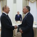 Amerika skrenula pažnju na jedan detalj tokom sastanka Putina i Vitkofa: Ko je bila tajanstvena žena uz američkog izaslanika?…