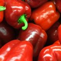 Pala cena paprike na pijaci: Sa tezgi poručuju da se isplati praviti ajvar