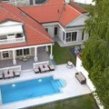Skupa kola, vila na Dedinju i zlatni tron za snimak ispred Hrama Svetog Save: Odakle Adaktarovima tolike pare?